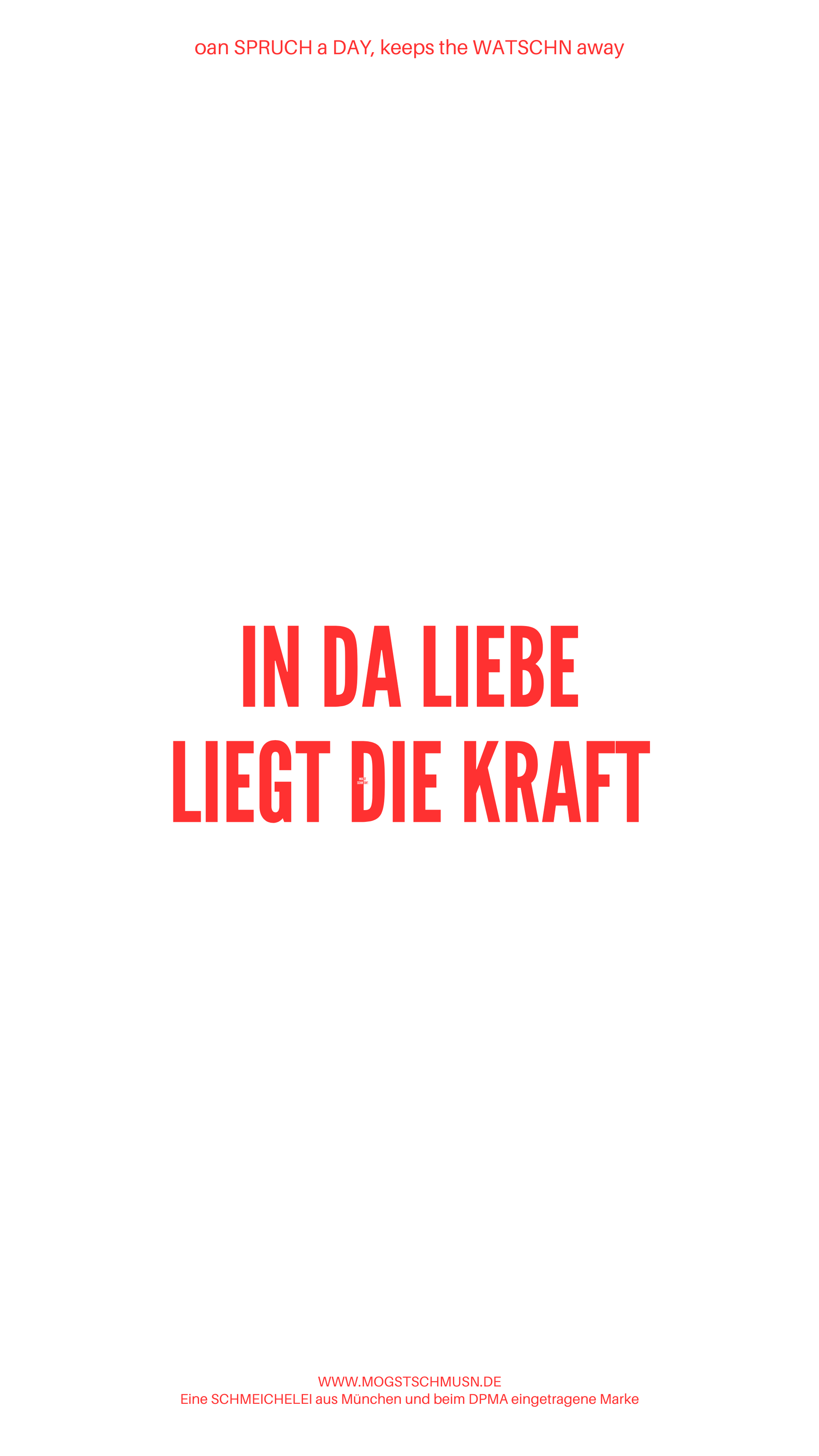 Weißes digitales Hintergrundbild mit dem bayerischen Spruch „IN DA LIEBE LIEGT DIE KRAFT“in roter Schrift, darunter Website und Markenschriftzug von mogstschmusn.de