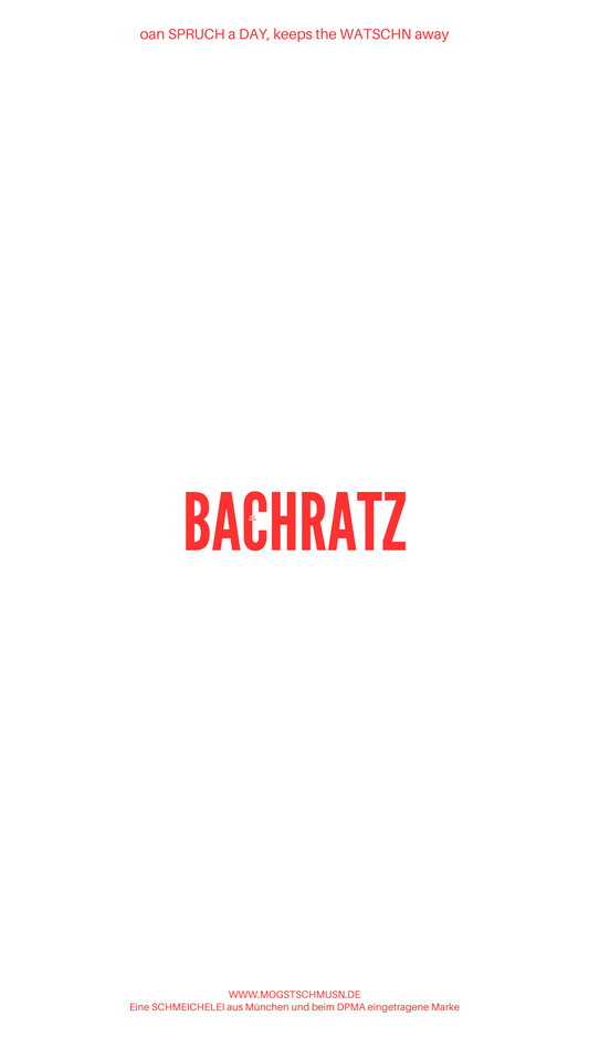 Weißes digitales Hintergrundbild mit dem bayerischen Spruch „BACHRATZ“in roter Schrift, darunter Website und Markenschriftzug von mogstschmusn.de
